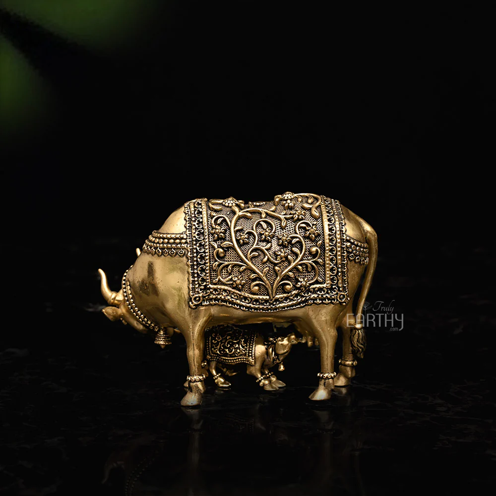 Brass Superfine Statue of Kamdhenu Cow with Calf - Image 5