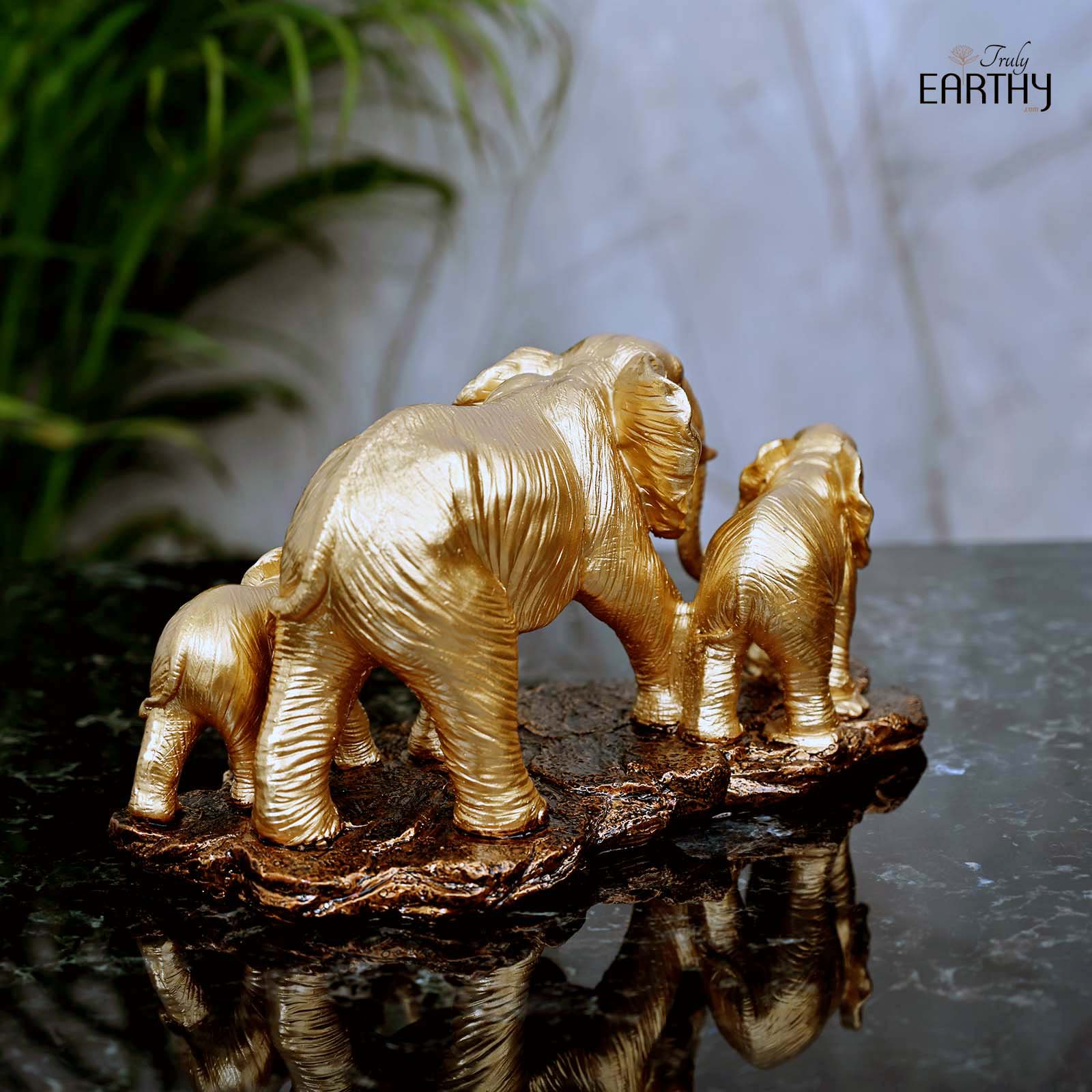 Golden Elephants Figurine - Image 3