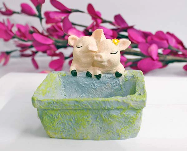Romantic Pig Couple Planter (Without Plant) - Image 2