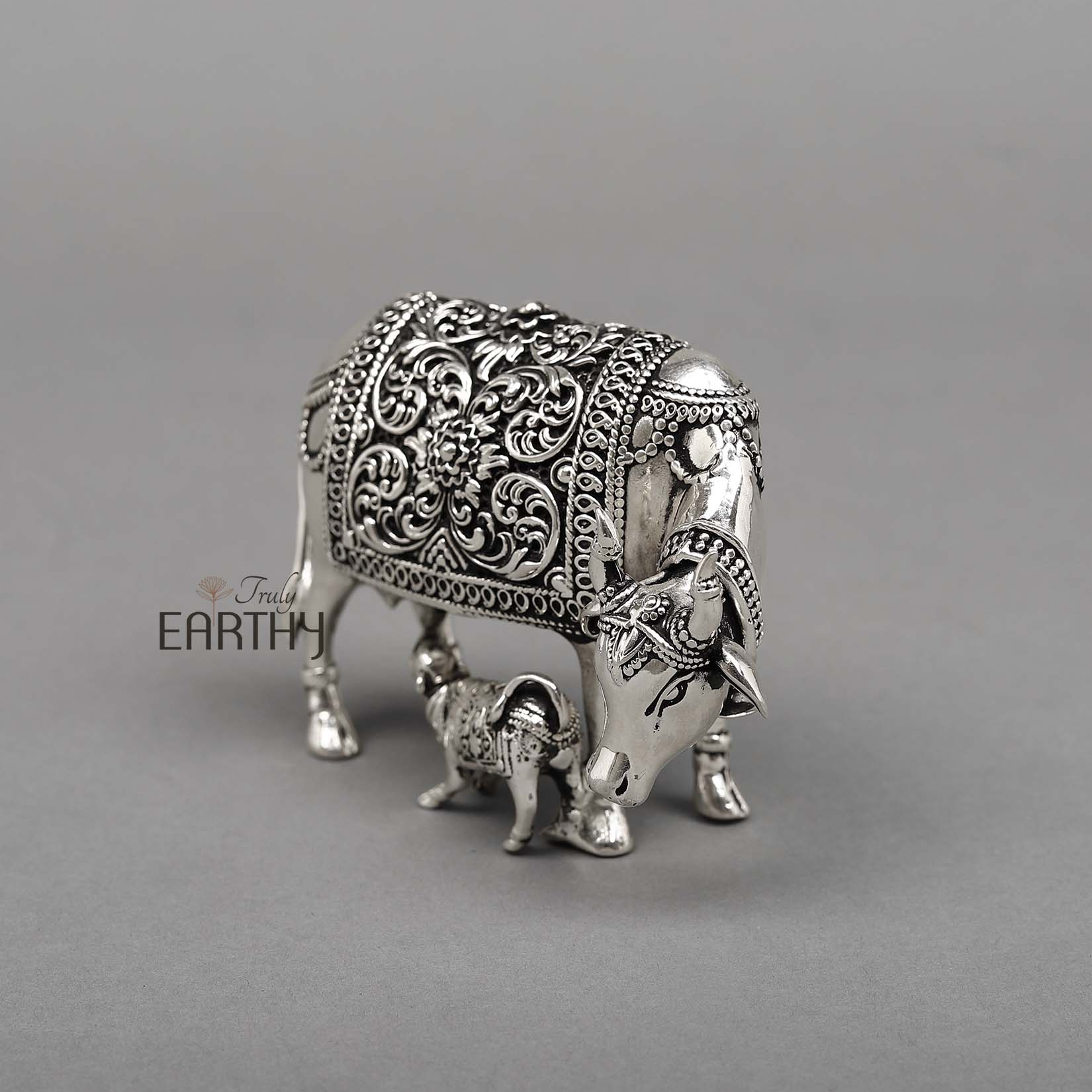 Superfine Small Cow and Calf / Brass Statue (7.6 cm) - Image 2