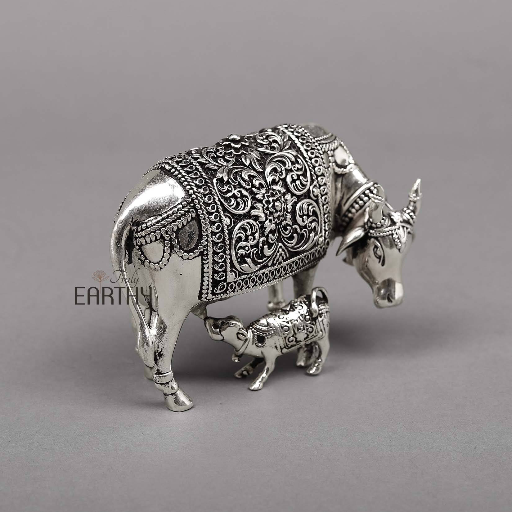 Superfine Small Cow and Calf / Brass Statue (7.6 cm) - Image 3