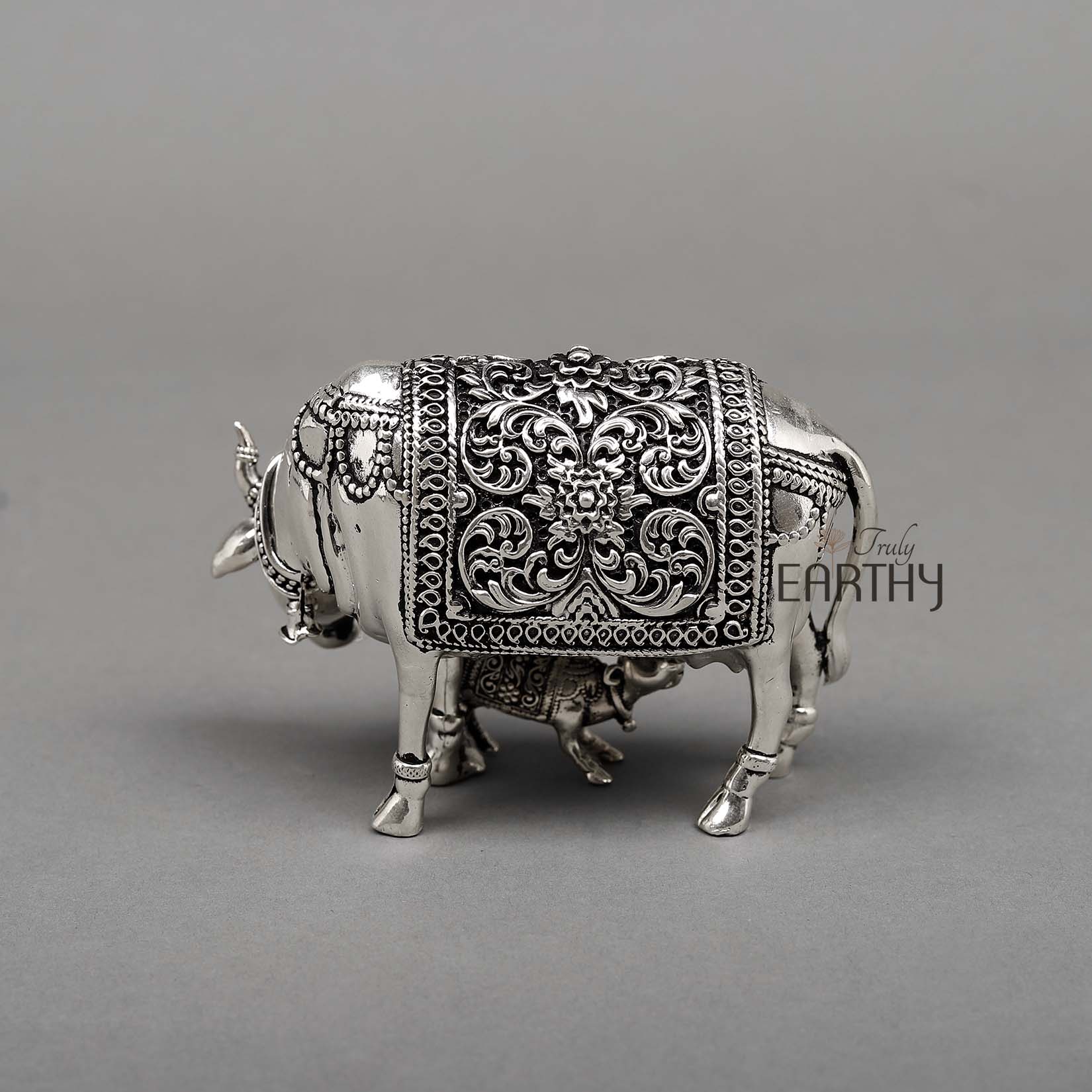 Superfine Small Cow and Calf / Brass Statue (7.6 cm) - Image 4